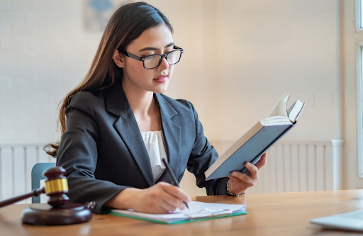 Conoce El Mercado Laboral Para Licenciados As Graduados As En Derecho